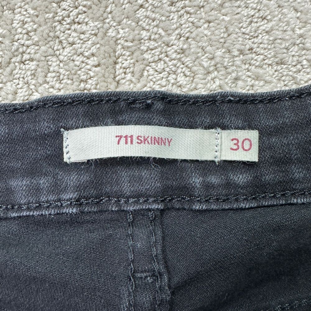 Levis 711 Jeans Women Black Distressed Skinny Slim Mid-Rise Denim Pants Size 30 - Picture 4 of 12